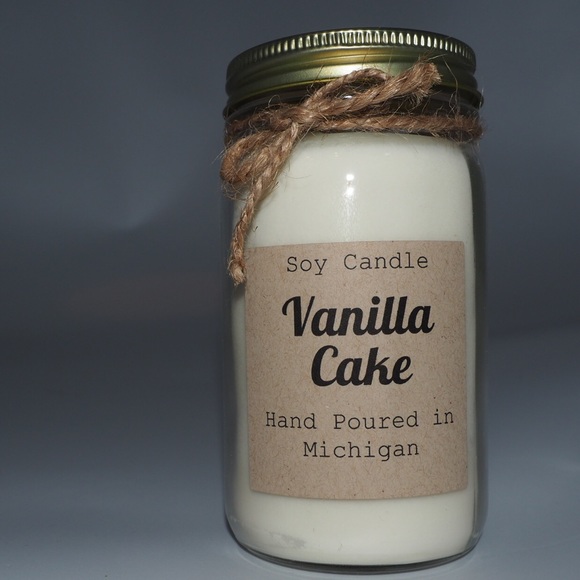 Handmade Vanilla Cake Soy Wax Candle 8oz Glass Jar - Picture 4 of 6